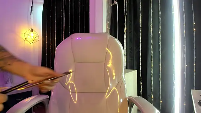 Nicole Foxx  online show from 03/09/25, 02:54