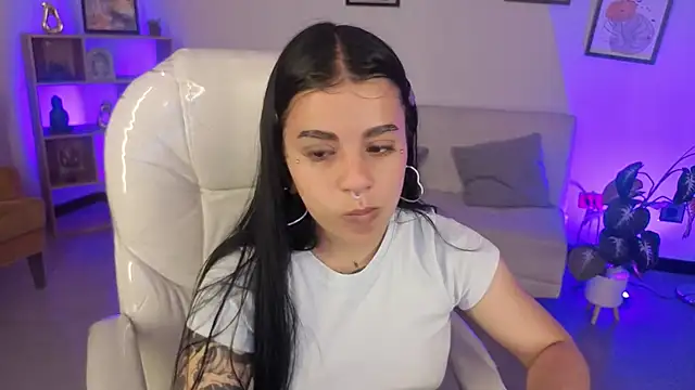 Nicole Foxx  online show from 11/18/25, 07:17