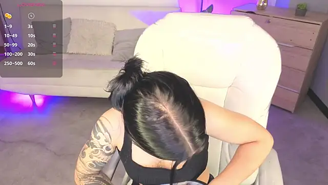 Nicole Foxx  online show from 02/12/26, 08:08