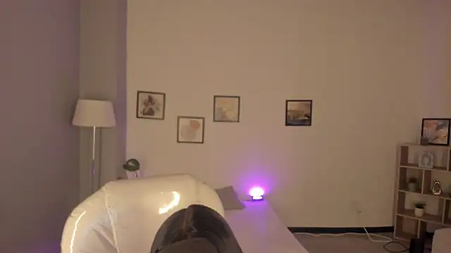 Nicole Foxx  online show from 09/10/25, 08:08