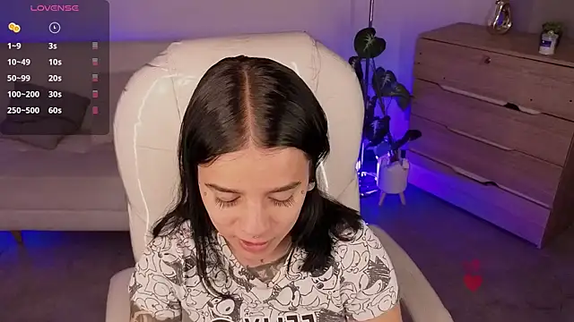 Nicole Foxx  online show from 03/18/26, 08:10