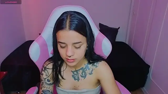Nicole Foxx  online show from 06/01/26, 08:19