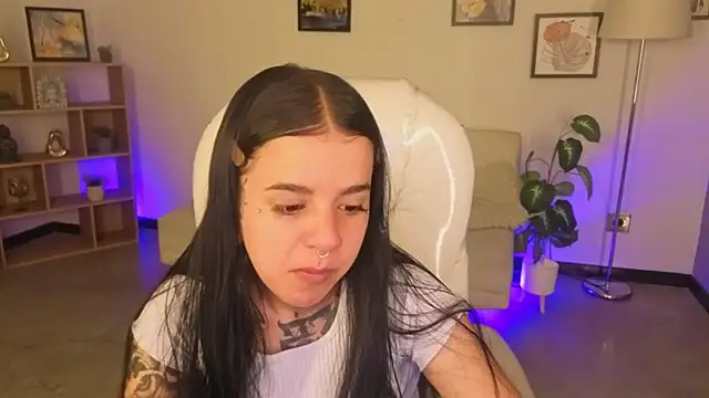 Nicole Foxx  online show from 11/08/25, 07:50