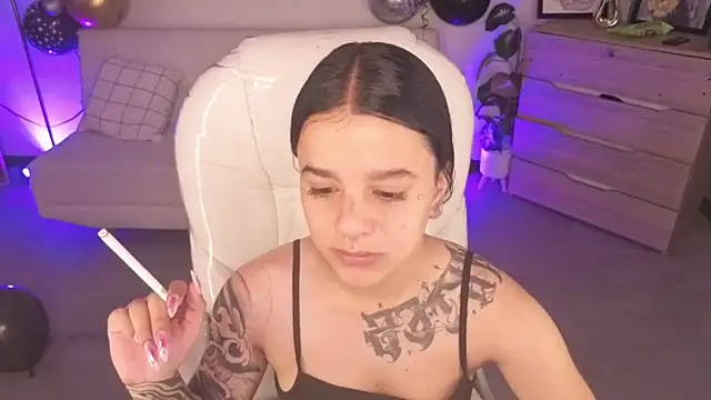 Nicole Foxx  online show from 04/20/26, 06:31