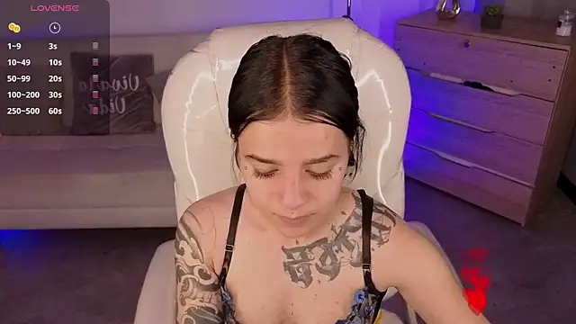 Nicole Foxx  online show from 03/26/26, 07:56