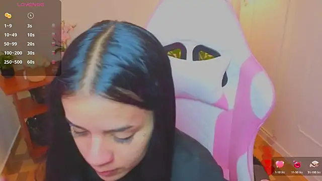 Nicole Foxx  online show from 07/15/26, 06:48