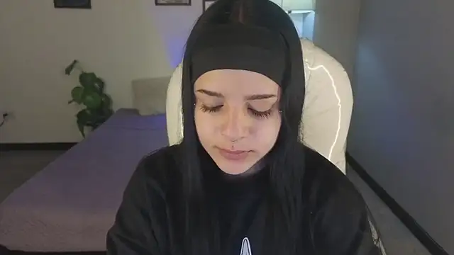 Nicole Foxx  online show from 10/11/25, 07:59