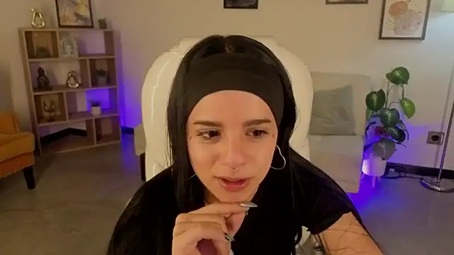 Nicole Foxx  online show from 11/14/25, 07:28