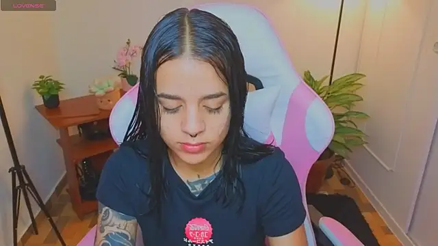 Nicole Foxx  online show from 06/18/26, 08:03