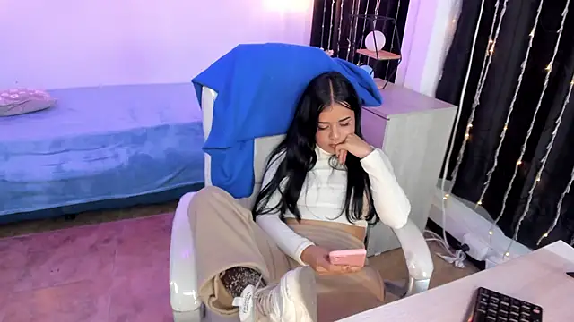 Nicole Foxx  online show from 03/16/25, 11:37