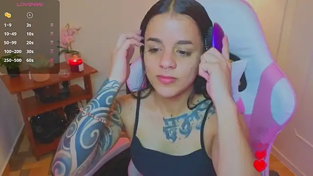 Nicole Foxx  online show from 07/16/26, 06:05