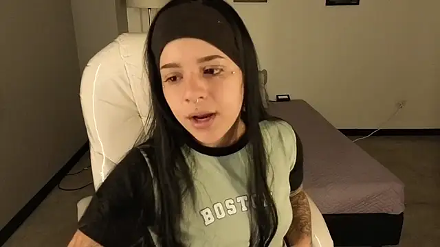 Nicole Foxx  online show from 10/06/25, 07:25