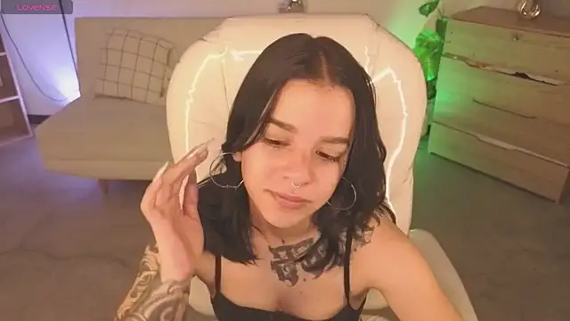 Nicole Foxx  online show from 05/04/26, 07:17