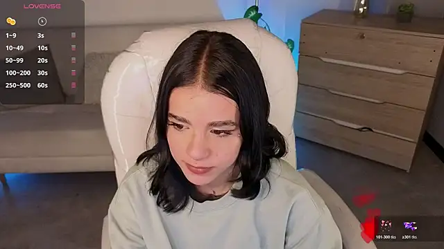 Nicole Foxx  online show from 03/16/26, 07:49