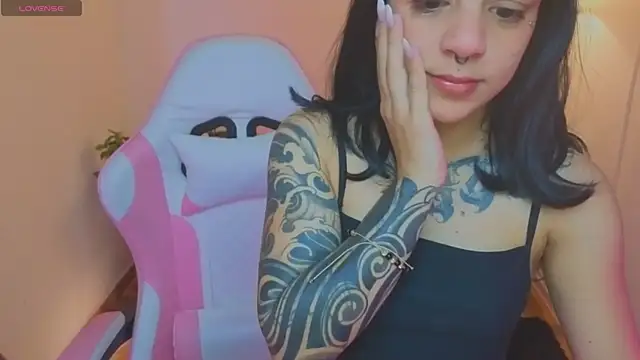 Nicole Foxx  online show from 06/11/26, 06:49