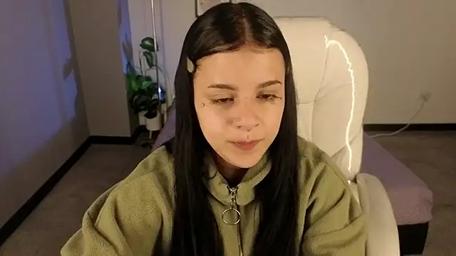 Nicole Foxx  online show from 10/09/25, 07:47