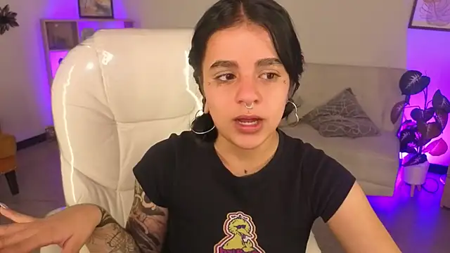 Nicole Foxx  online show from 11/30/25, 03:35