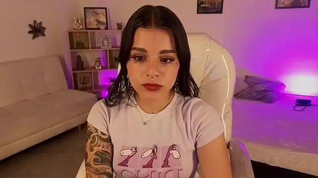 Nicole Foxx  online show from 10/24/25, 07:35