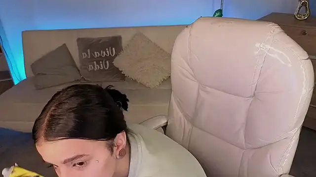 Nicole Foxx  online show from 03/13/26, 07:19