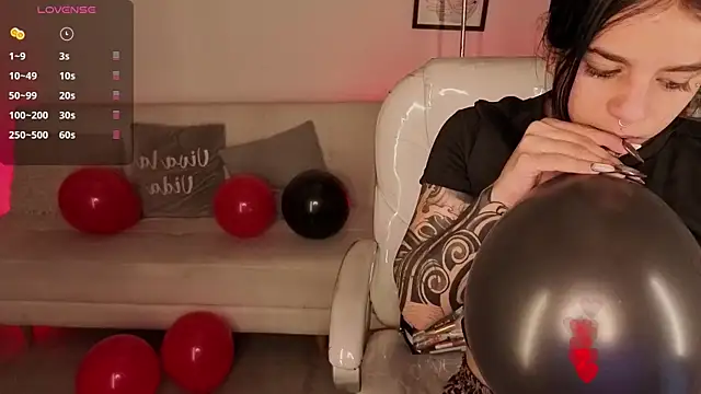 Nicole Foxx  online show from 03/27/26, 08:10