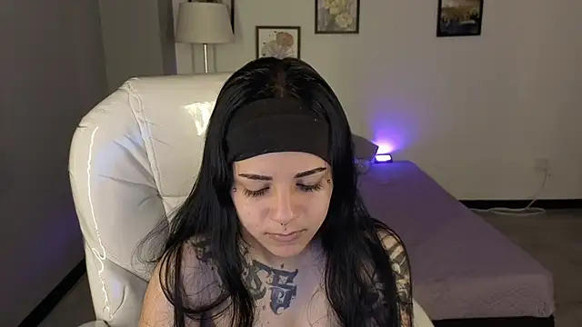 Nicole Foxx  online show from 10/03/25, 07:48