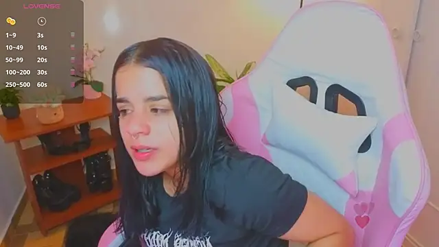 Nicole Foxx  online show from 07/01/26, 08:42