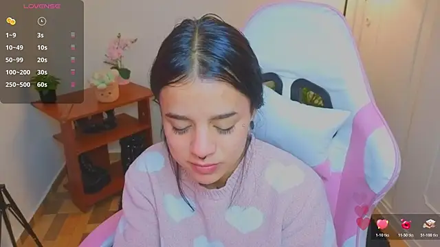 Nicole Foxx  online show from 06/14/26, 07:04