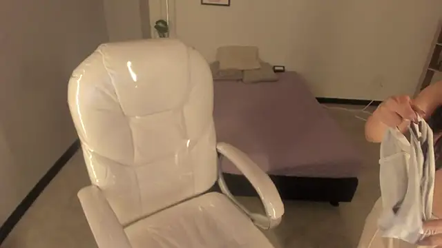 Nicole Foxx  online show from 09/15/25, 07:36