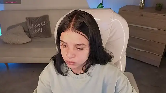 Nicole Foxx  online show from 03/15/26, 06:15