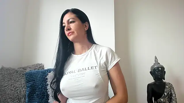Snapshot of sofhia_daniels chatting on 09/10/25, 01:10 sofhia daniels online show from 09/10/25, 01:10