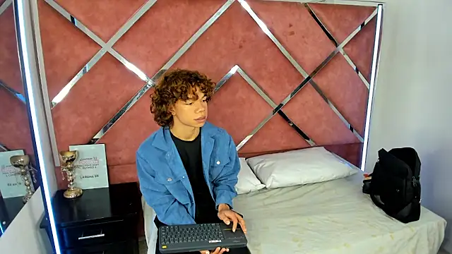 Snapshot of DanteAndKyle chatting on 03/02/25, 08:25 DanteAndKyle online show from 03/02/25, 08:25