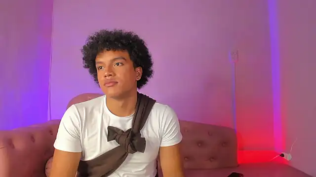 Snapshot of DanteAndKyle chatting on 10/09/25, 10:10 DanteAndKyle online show from 10/09/25, 10:10