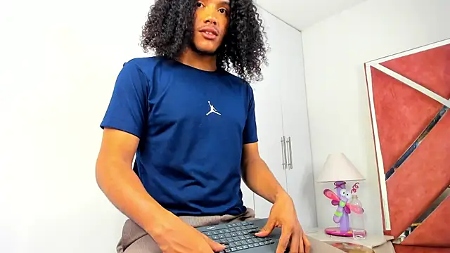 Snapshot of DanteAndKyle chatting on 03/17/25, 01:03 DanteAndKyle online show from 03/17/25, 01:03