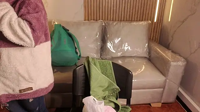 Snapshot of Kitten_Cam chatting on 06/23/26, 01:14 Kitten Cam online show from 06/23/26, 01:14