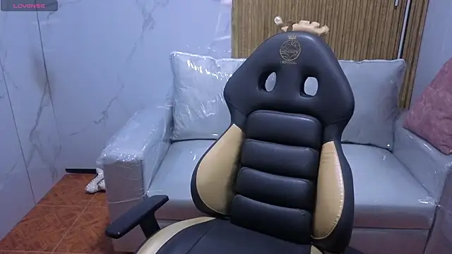 Snapshot of Kitten_Cam chatting on 12/22/25, 05:18 Kitten Cam online show from 12/22/25, 05:18