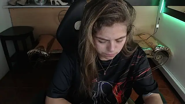 Kitten Cam online show from 10/17/25, 03:43