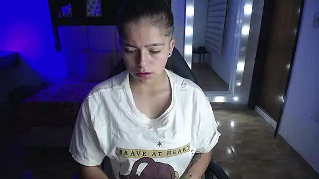 Snapshot of Kitten_Cam chatting on 02/22/26, 01:13 Kitten Cam online show from 02/22/26, 01:13