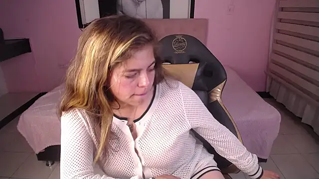 Kitten Cam online show from 12/01/25, 09:04