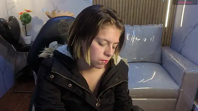 Kitten Cam online show from 04/22/26, 10:22