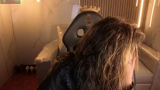 Snapshot of Kitten_Cam chatting on 01/08/26, 03:12 Kitten Cam online show from 01/08/26, 03:12