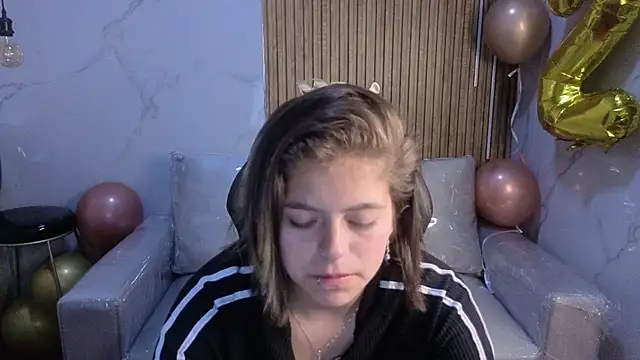 Snapshot of Kitten_Cam chatting on 07/17/26, 03:04 Kitten Cam online show from 07/17/26, 03:04