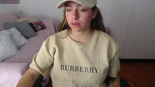 Snapshot of Kitten_Cam chatting on 12/20/25, 11:18 Kitten Cam online show from 12/20/25, 11:18