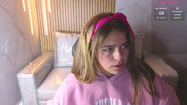 Kitten Cam online show from 11/27/25, 04:35