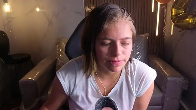 Snapshot of Kitten_Cam chatting on 07/05/26, 03:11 Kitten Cam online show from 07/05/26, 03:11