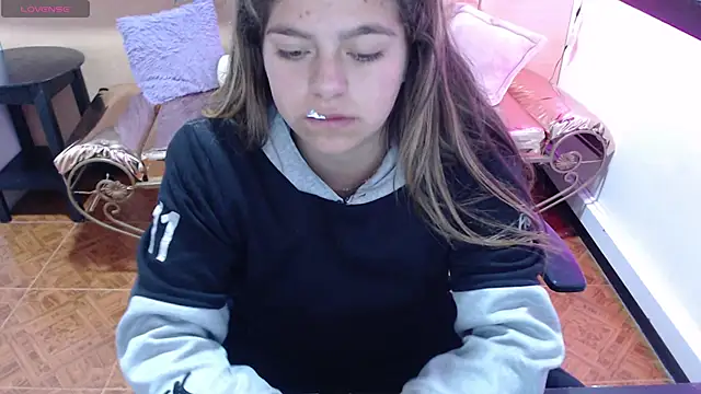 Kitten Cam online show from 10/08/25, 05:20