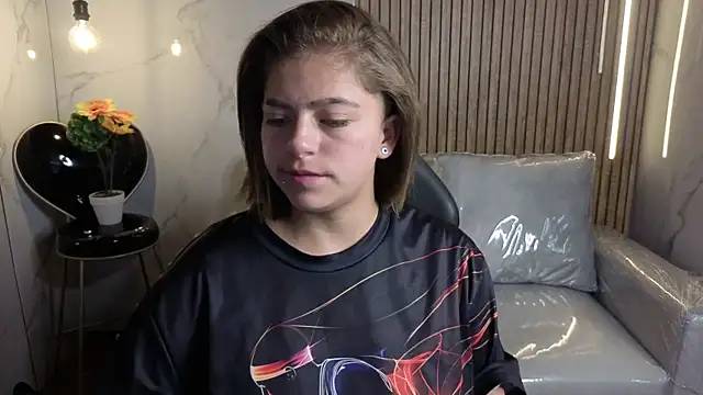 Snapshot of Kitten_Cam chatting on 02/24/26, 04:02 Kitten Cam online show from 02/24/26, 04:02