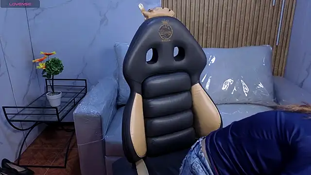 Snapshot of Kitten_Cam chatting on 02/12/26, 02:44 Kitten Cam online show from 02/12/26, 02:44