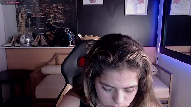 Kitten Cam online show from 09/19/25, 03:32