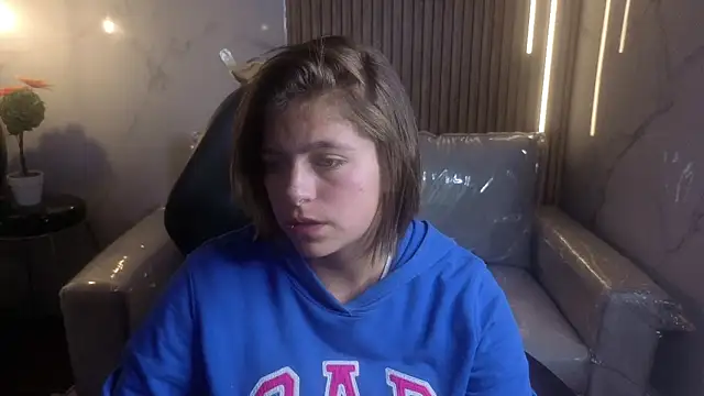 Kitten Cam online show from 05/10/26, 04:27