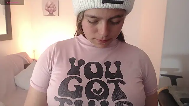 Kitten Cam online show from 12/14/25, 05:07